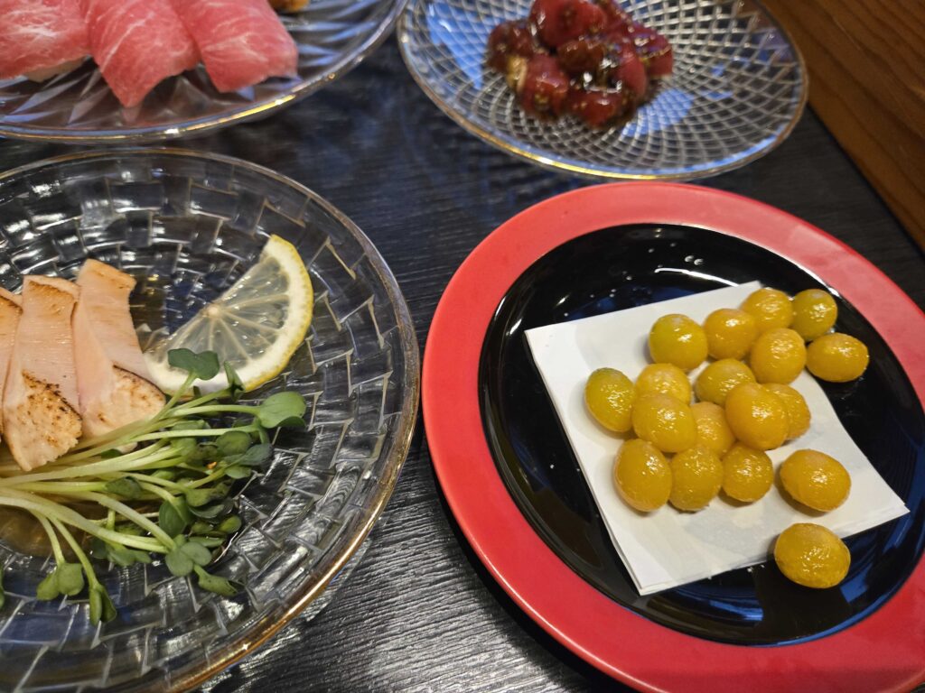 tuna tataki marinated cherry tomatoes and mochi side dishes