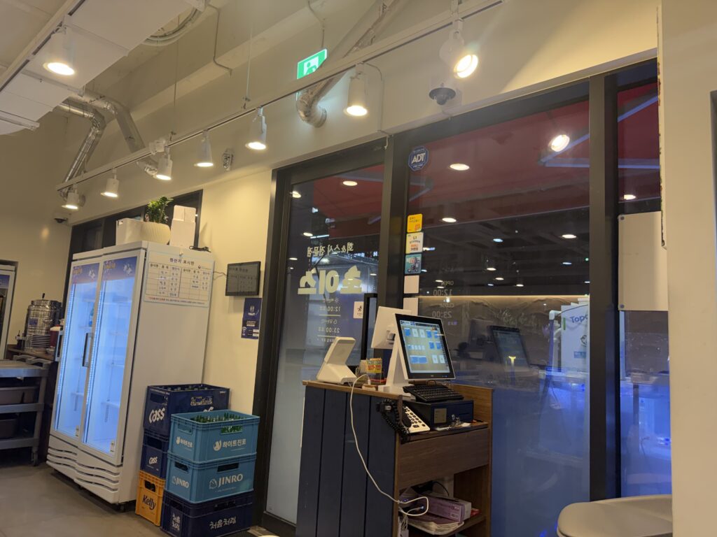 Gamil Choice rotating sushi conveyor belt interior Hanam