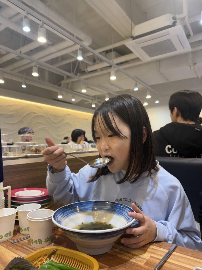 Kids enjoying Gamil Choice rotating sushi restaurant Hanam family dining