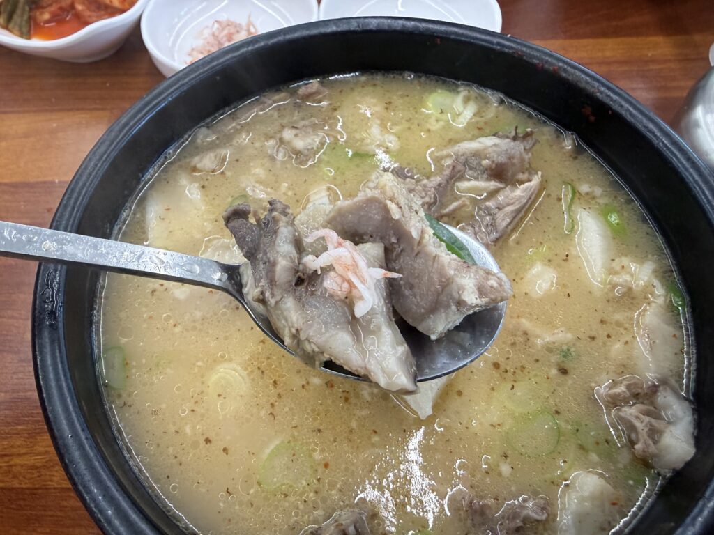 Sundaeguk close-up spoon pork offal soup Sokcho Dalbit-e Goeun