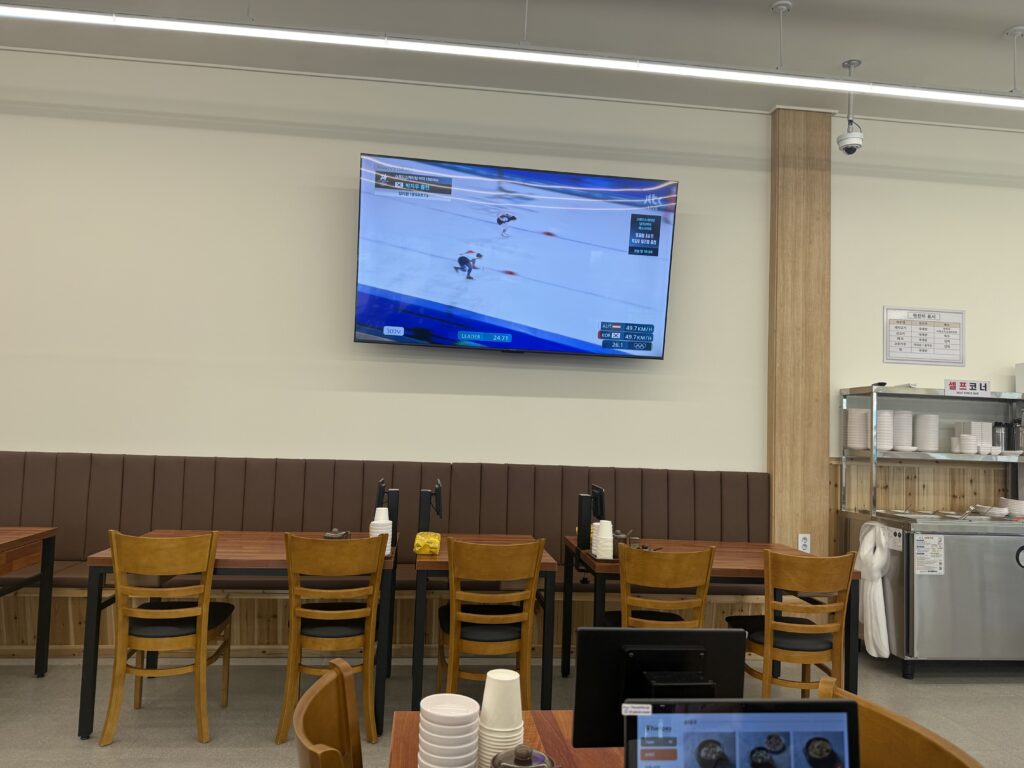 Sokcho Dalbit-e Goeun Sundaeguk restaurant interior dining room clean modern