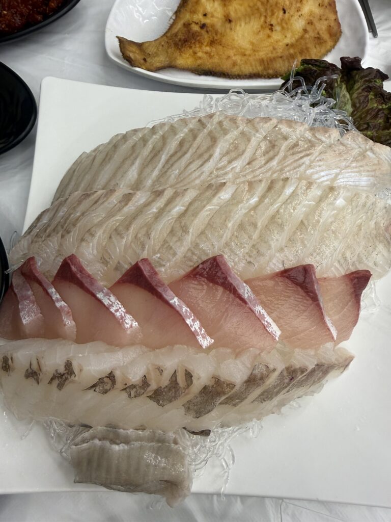 Daege crab leg close-up at Meoguri Hoetjip Sokcho