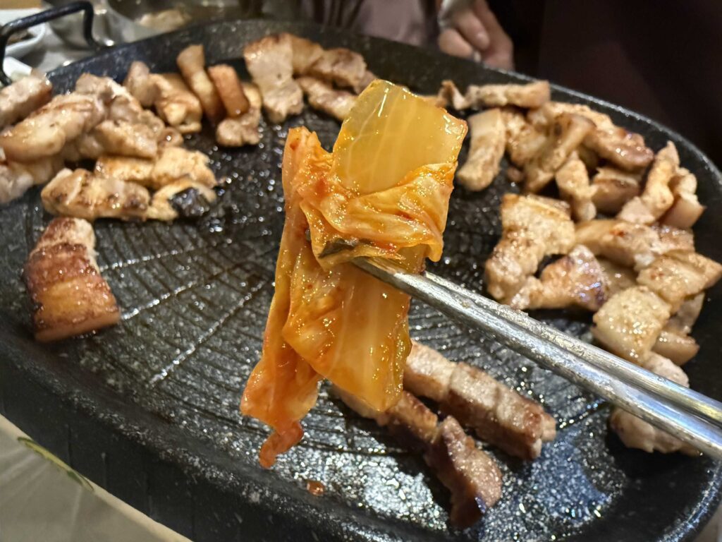 Samgyeopsal and kimchi grilled together on BBQ at Mannajeong Wonju
