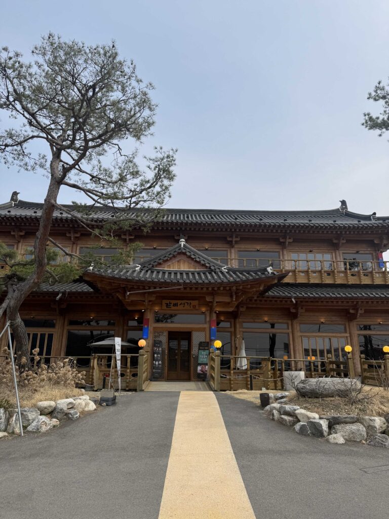 Full exterior view of the hanok-style BBQ restaurant