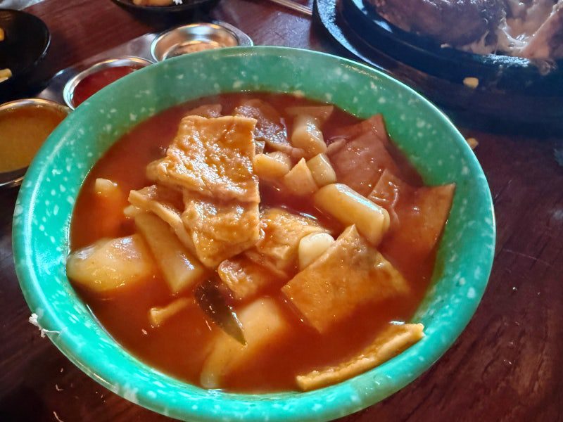 School-style tteokbokki with fish cakes
