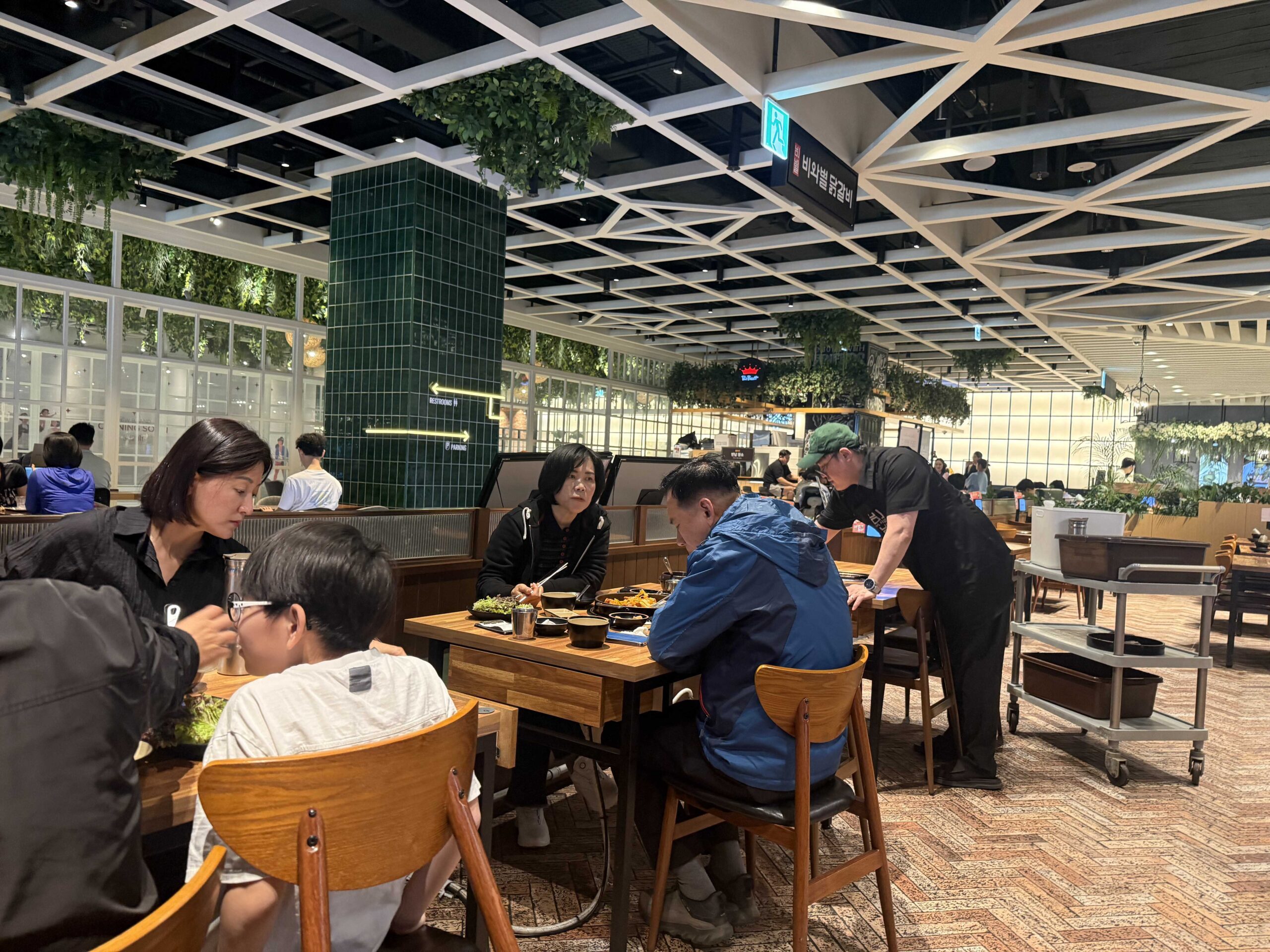 Biwabyul Dakgalbi Wirye interior at Starfield City 4F Eat-topia food hall