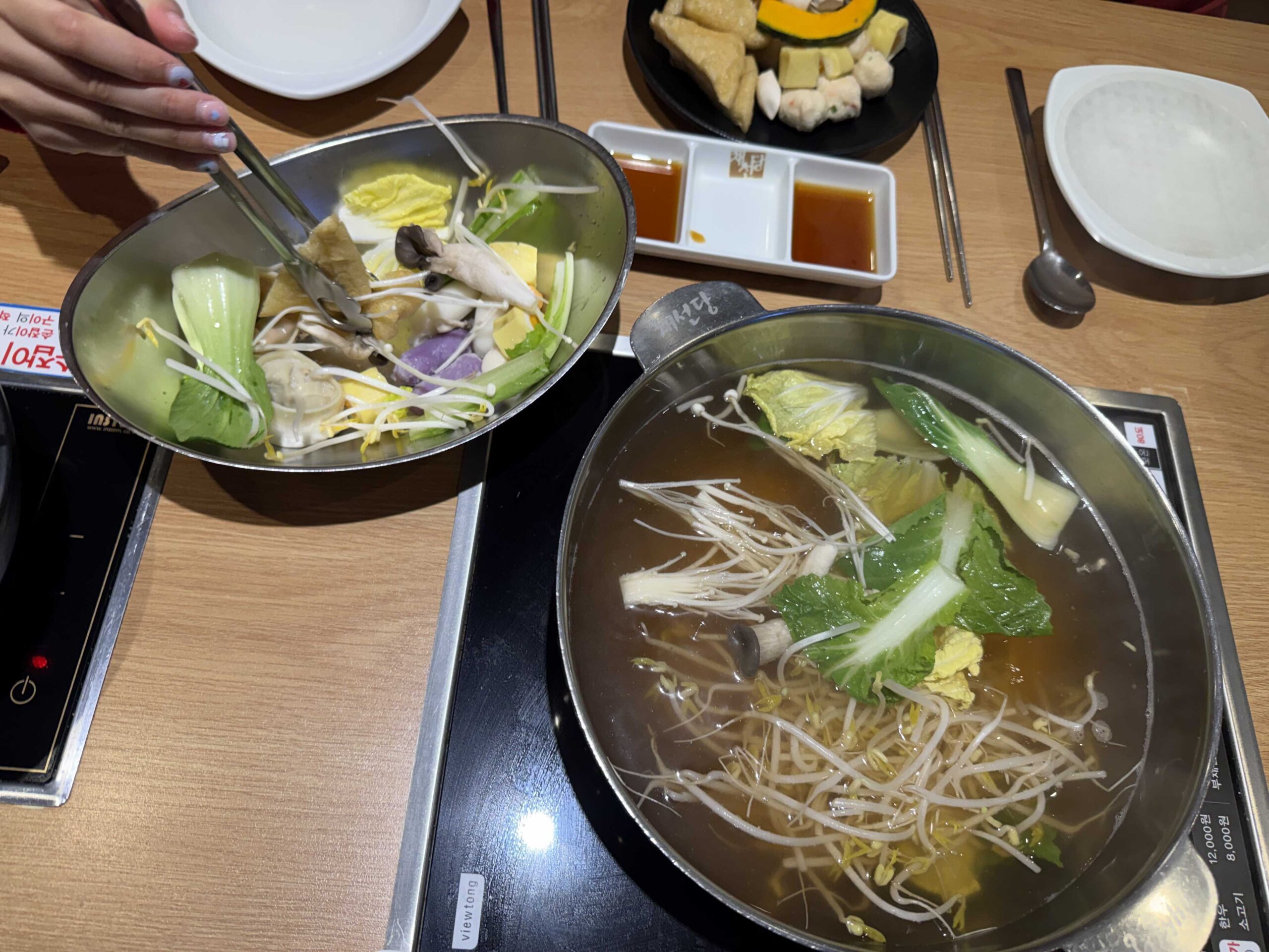 Vegetables in hot pot at Chaesundang Hanam Misa