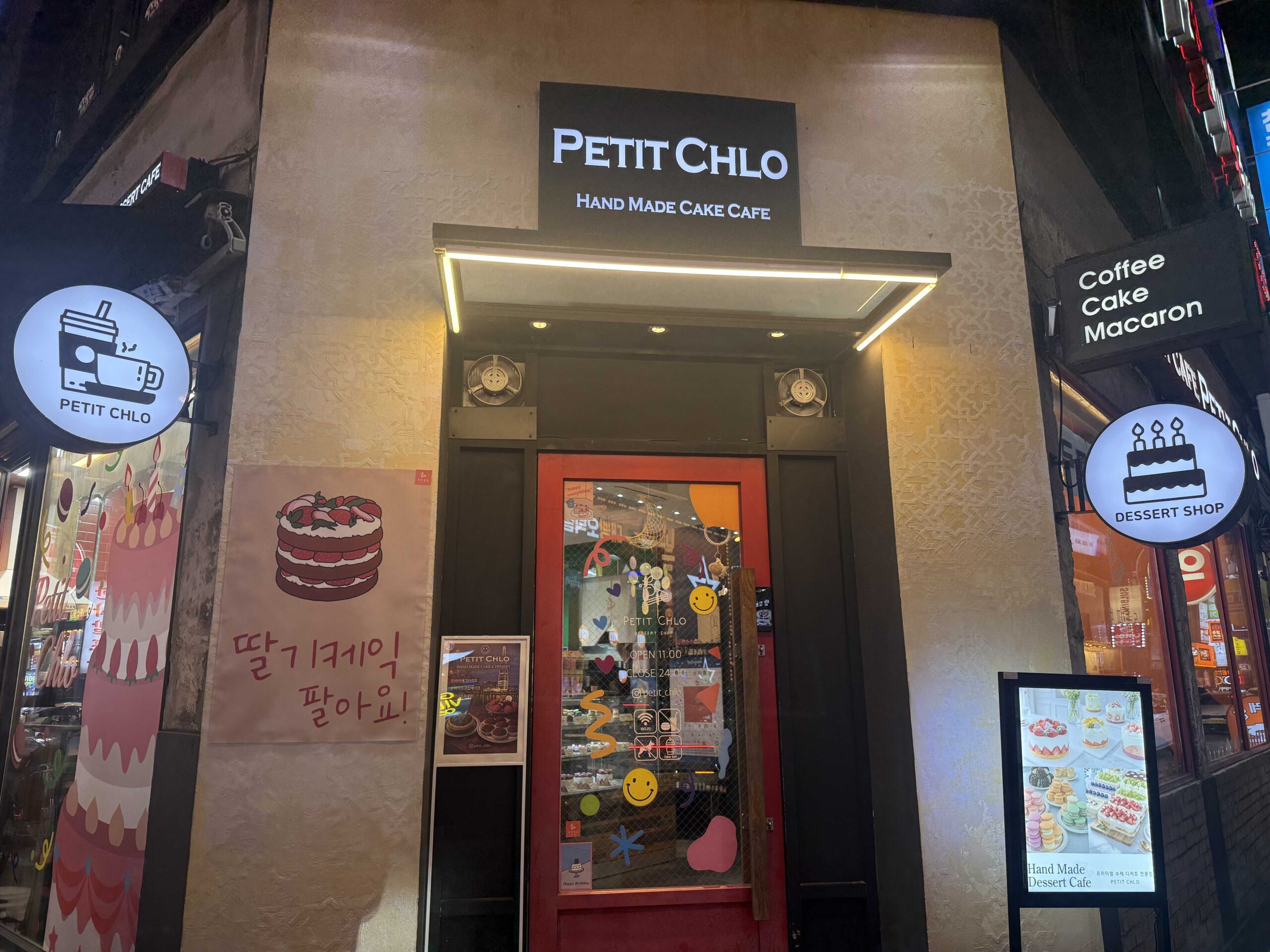 Petit Chlo Jamsil exterior entrance with red door and handmade cake cafe sign