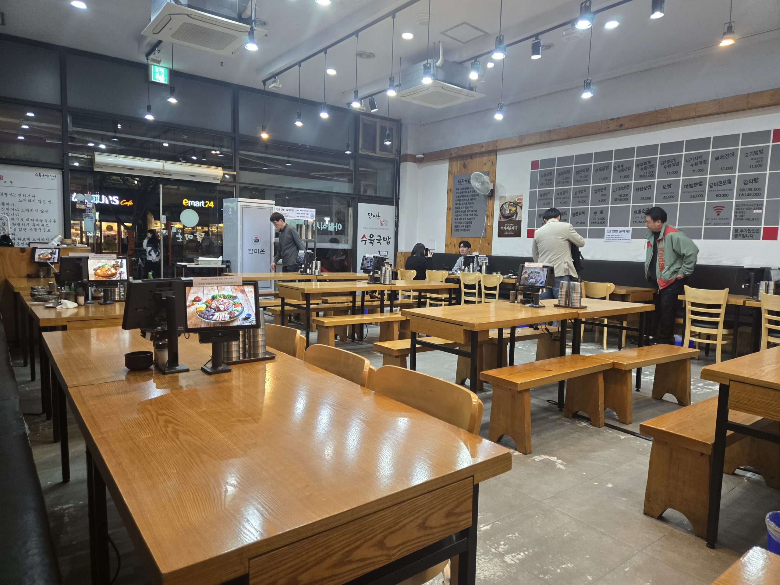 Dammion Seongsu interior wooden tables late-night gukbap restaurant