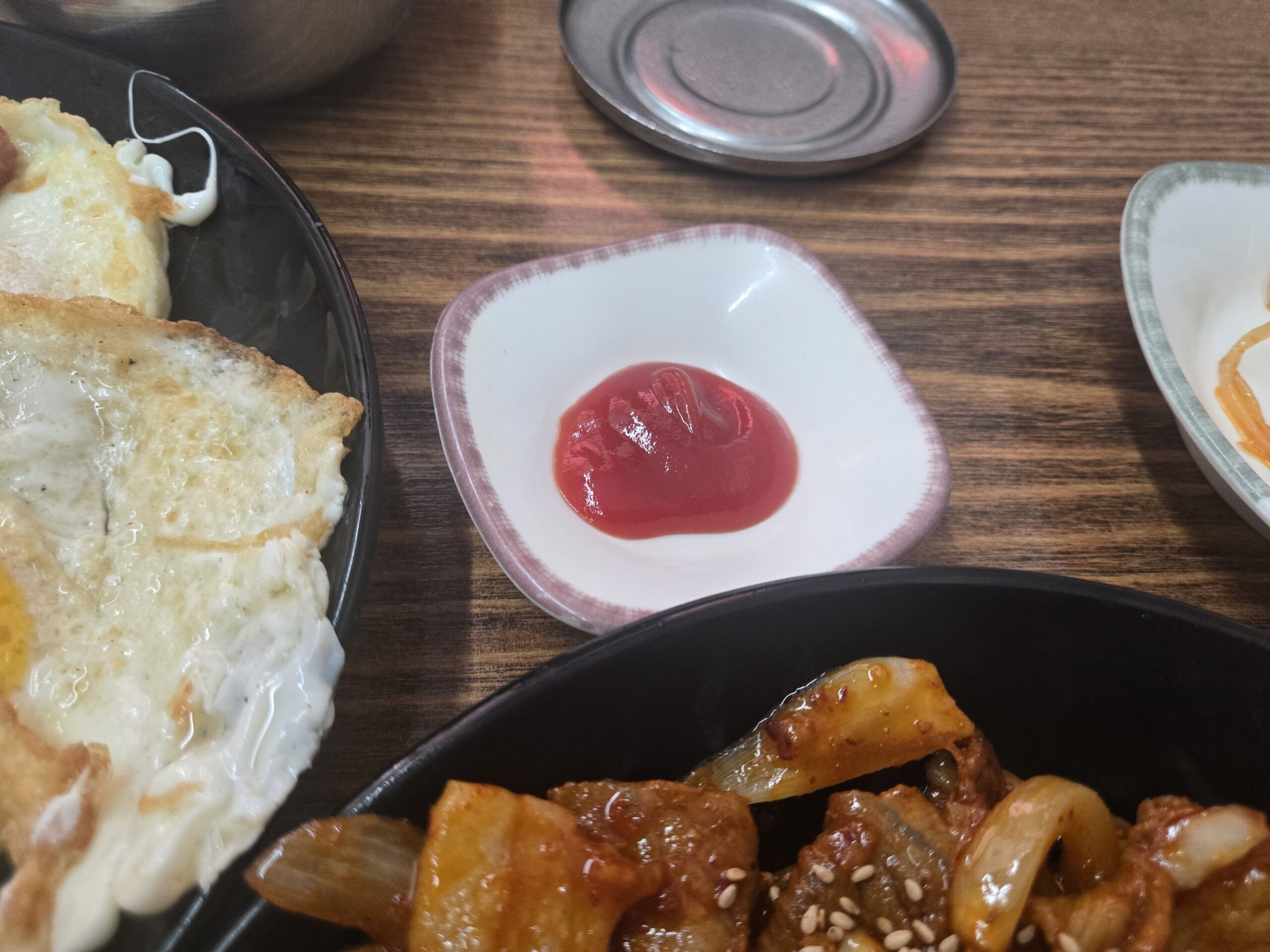 Ketchup dipping dish and jeyuk bokkeum side angle Dalnimine