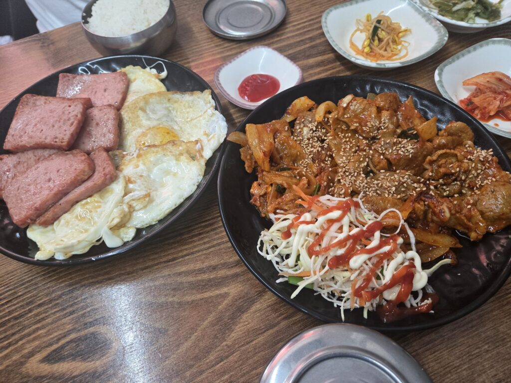 Dalnimine Seongsu spam fry and jeyuk bokkeum lunch plates