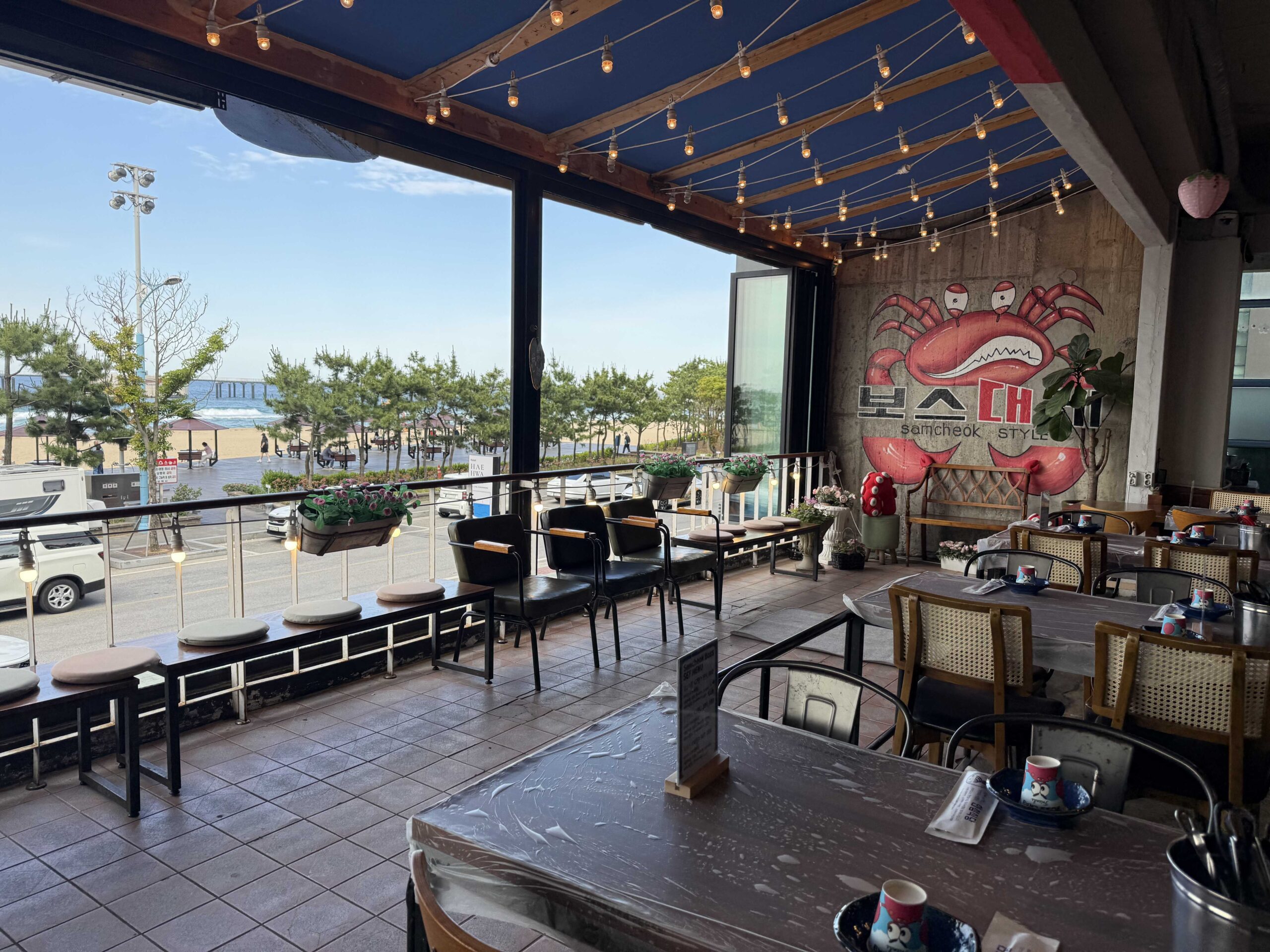Sea-view terrace seating at Boss Daege Samcheok snow crab restaurant