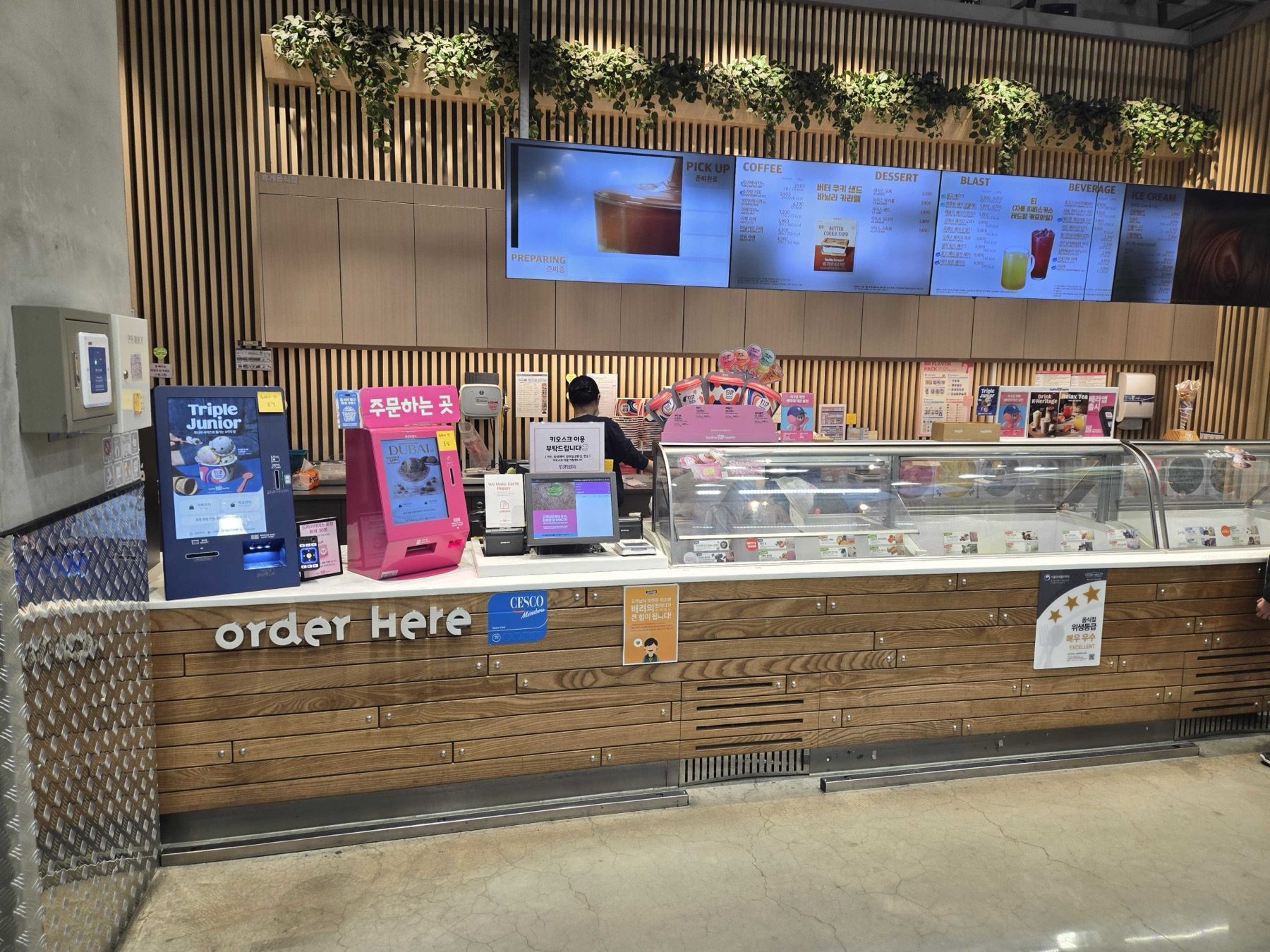 Order Here counter with kiosks, digital menu boards and hygiene grade certificate at Baskin-Robbins Wirye