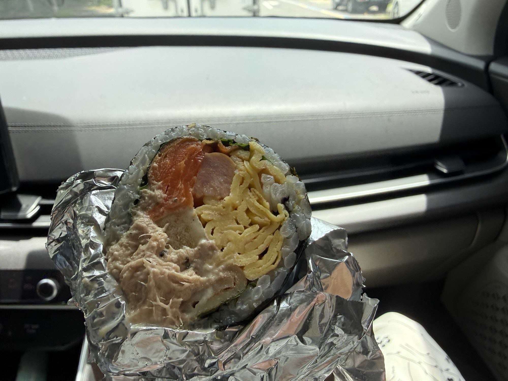 Tuna mayo Dajeongine Gimbap roll cross-section