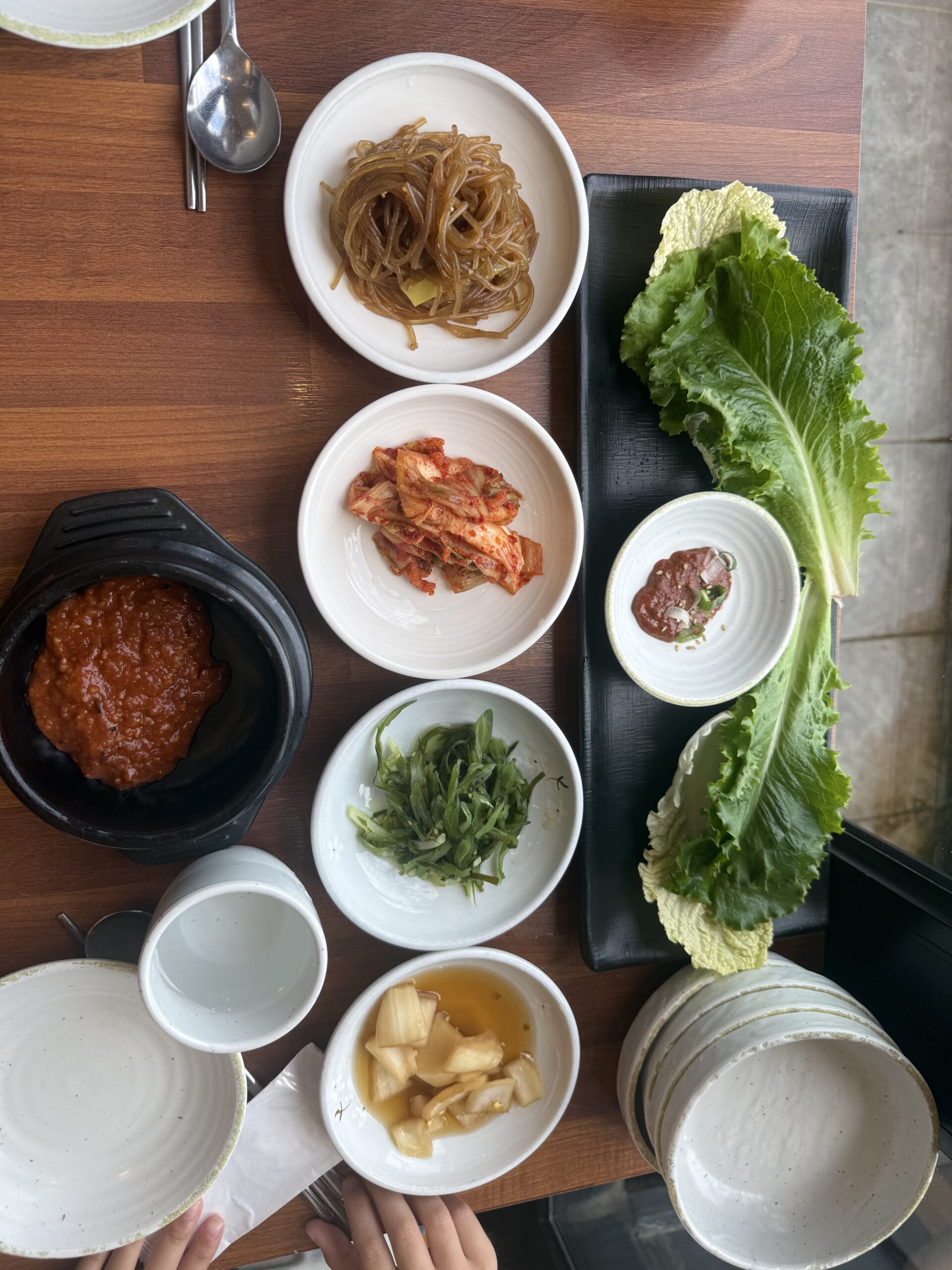 Side dishes and lettuce wraps at Jeju Gwanghae Aewol