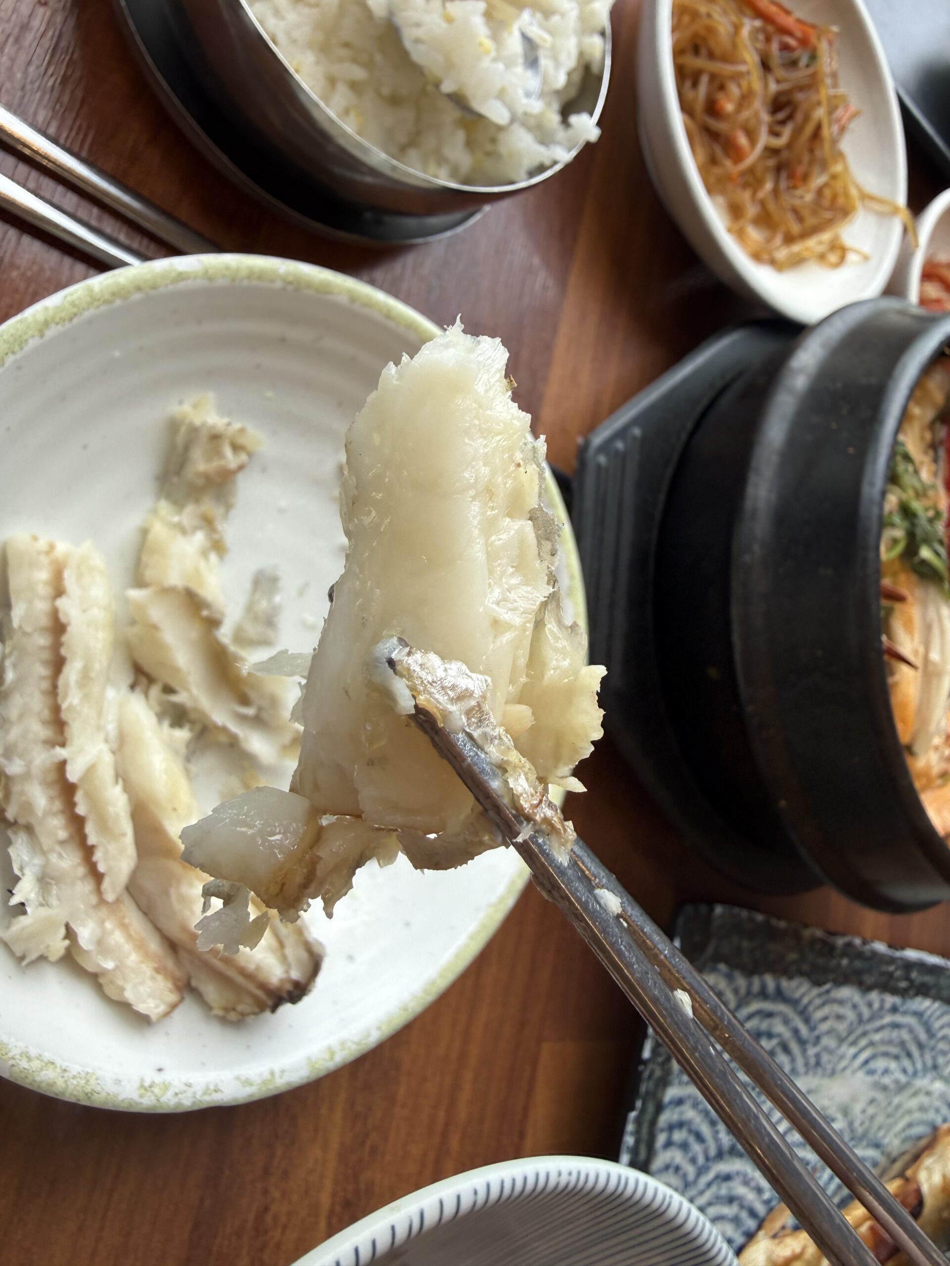 White hairtail flesh lifted with chopsticks at Jeju Gwanghae Aewol