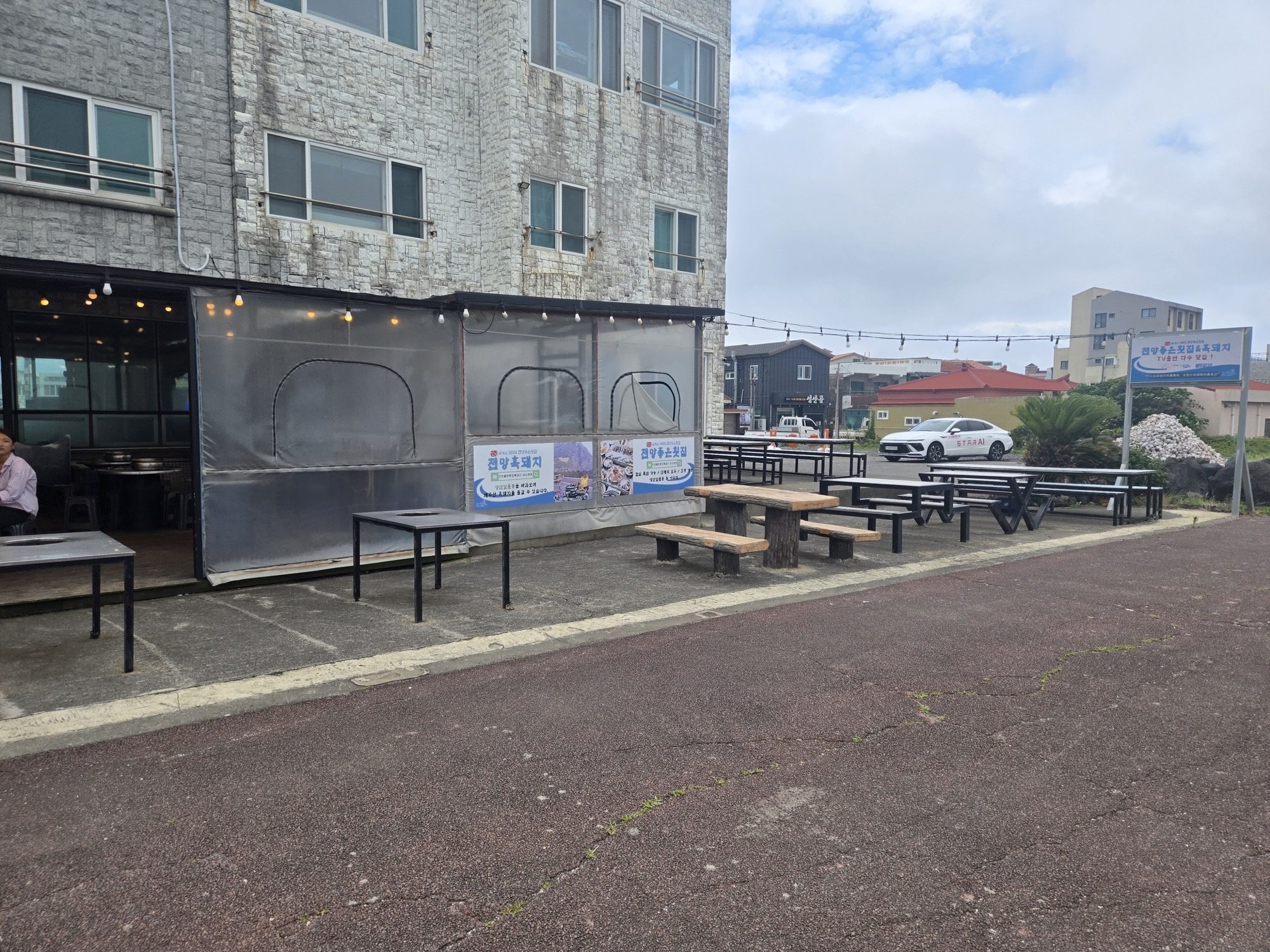 Outdoor picnic seating at the Seongsan black pork restaurant