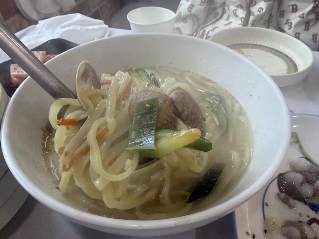 Bajirak kalguksu with clams in a clear broth