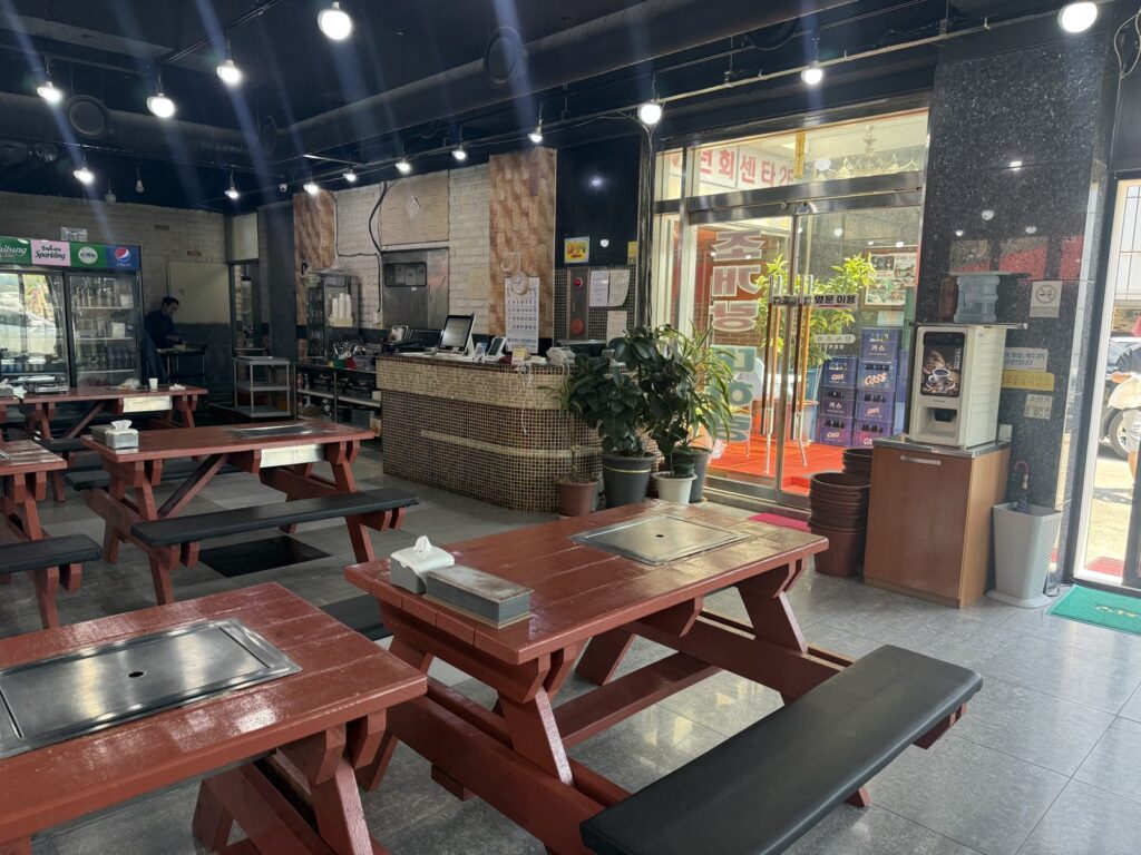 The dining room, with a grill set into each picnic table