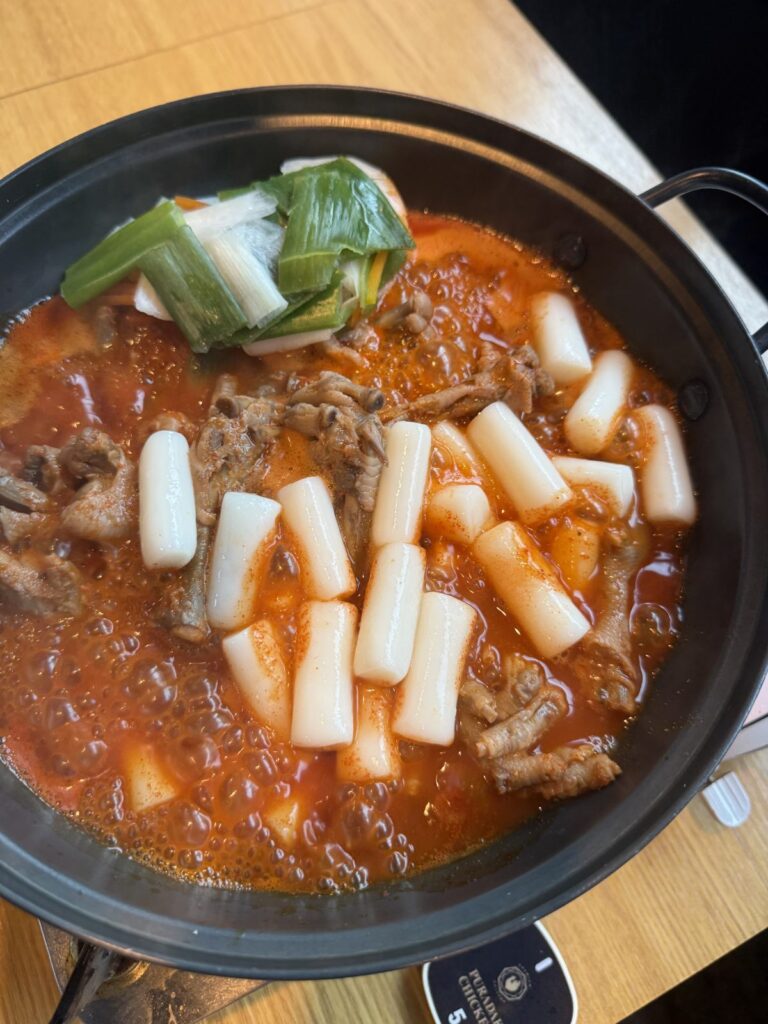 The chicken feet and rice cakes in their pot